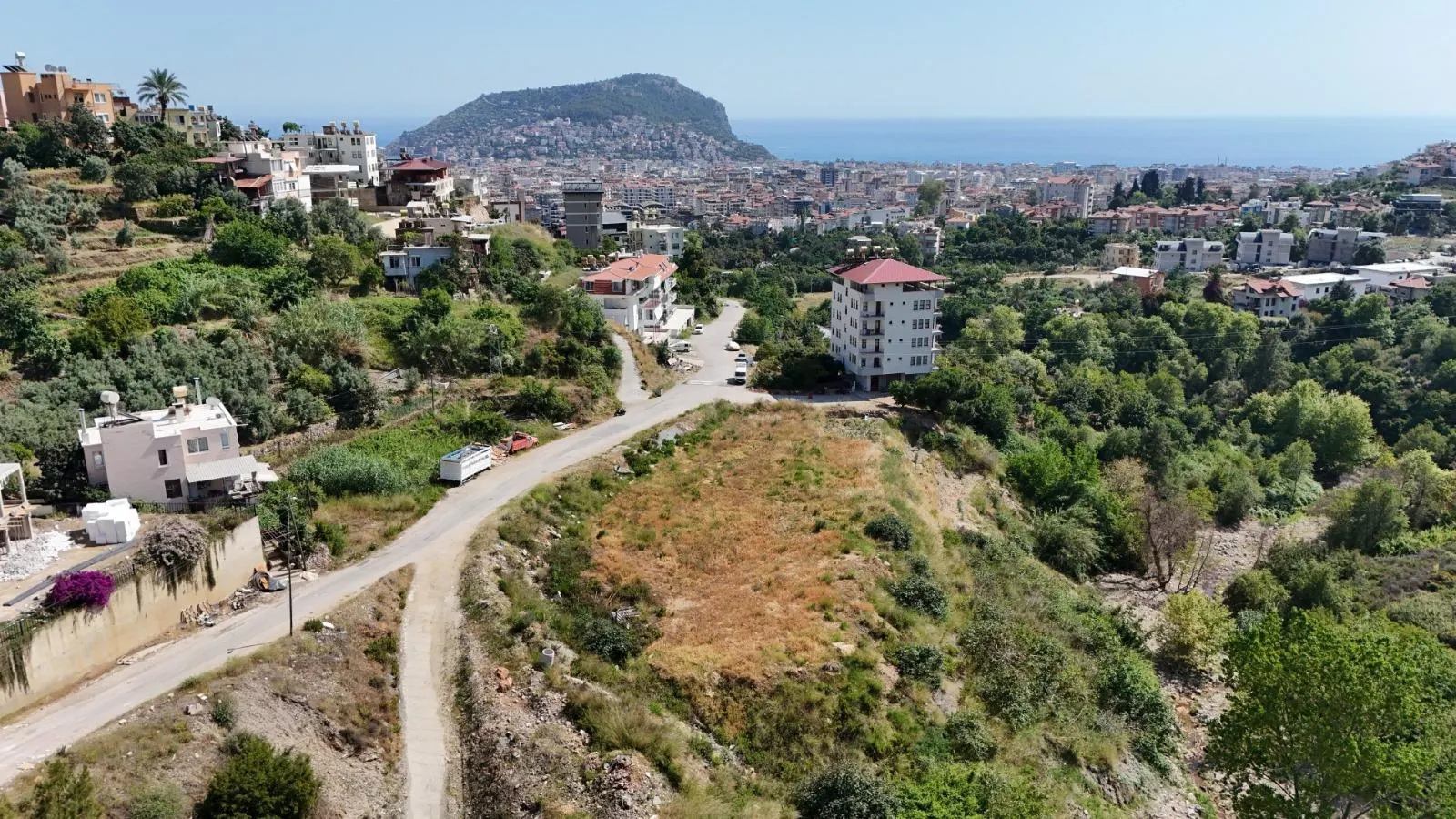 ANTALYA ALANYA BEKTAŞ'TA SATILIK 1.219 M2 VİLLA İMARLI ARSA