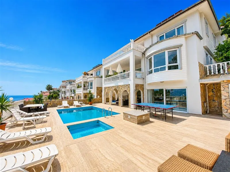 4+1 Villa mit Meerblick in Tepe, Alanya