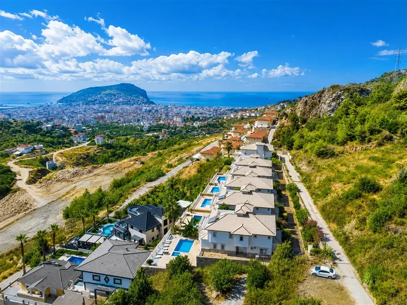 4+1 Villa mit Meerblick in Tepe, Alanya