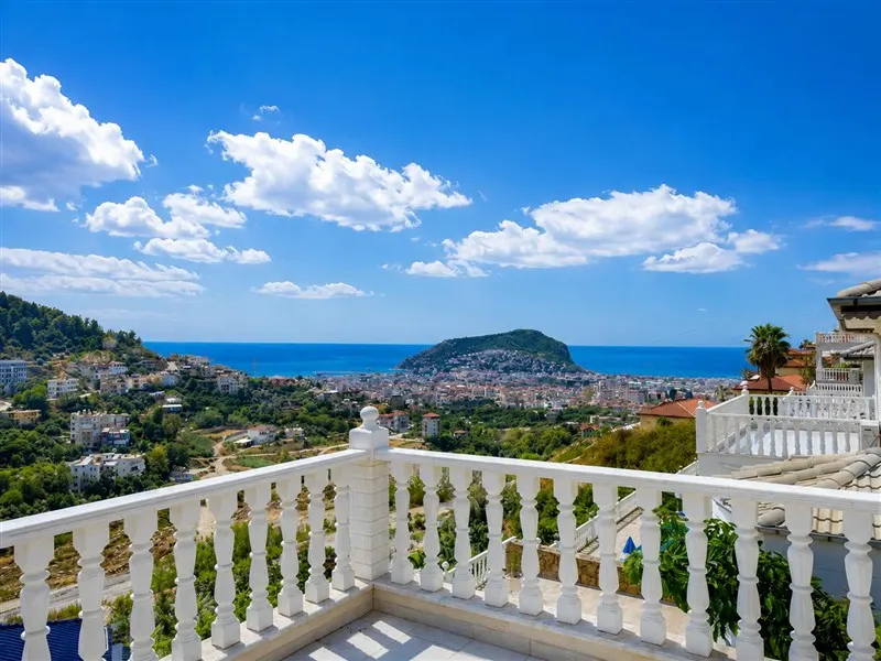 4+1 Villa mit Meerblick in Tepe, Alanya