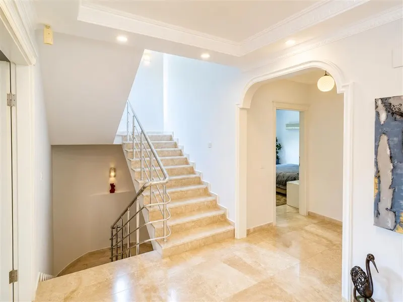 4+1 Villa mit Meerblick in Tepe, Alanya