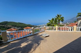 3+1 villa with a private pool and sea view in Kargıcak.